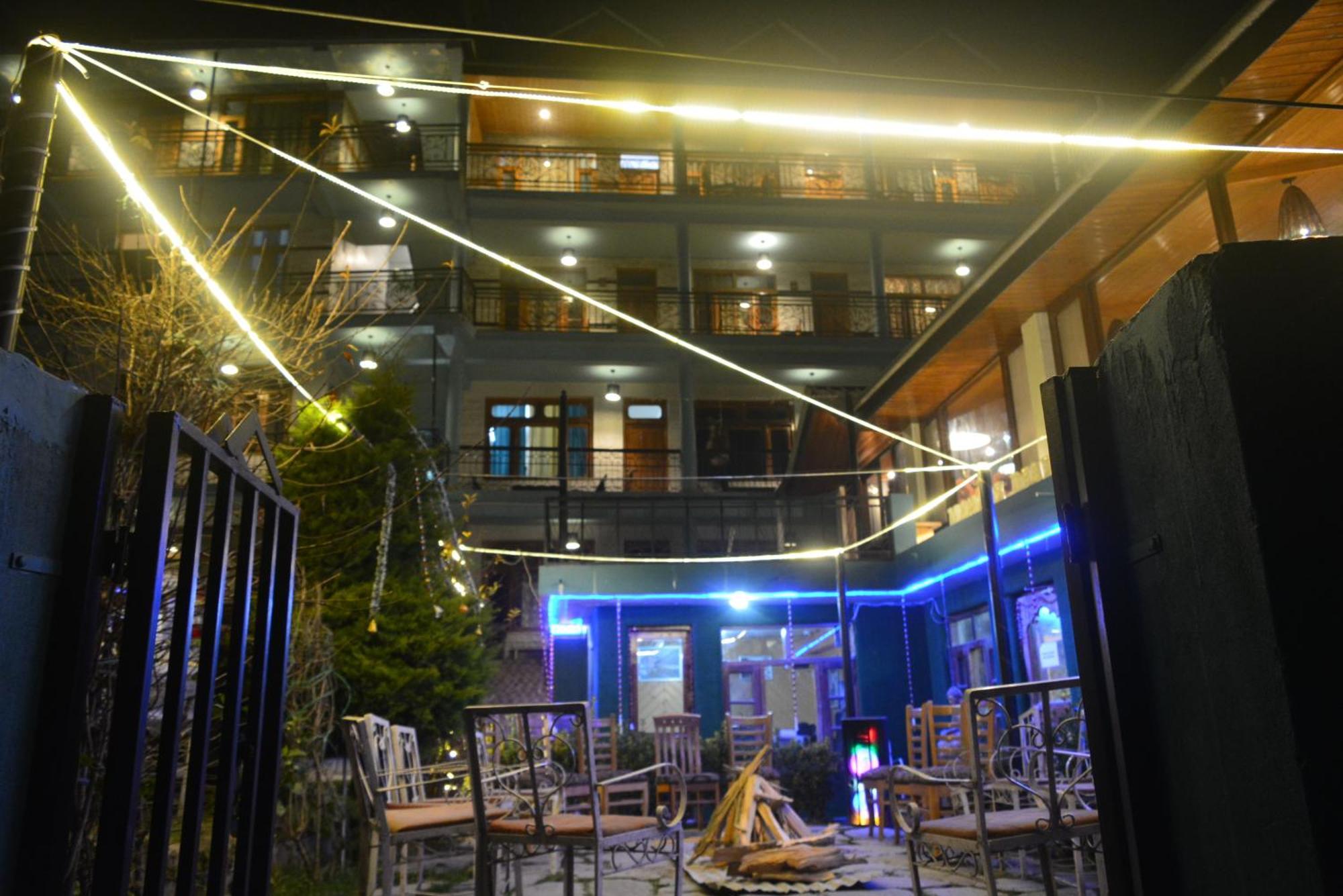 The Neelgiris Hotel Manāli Exterior foto